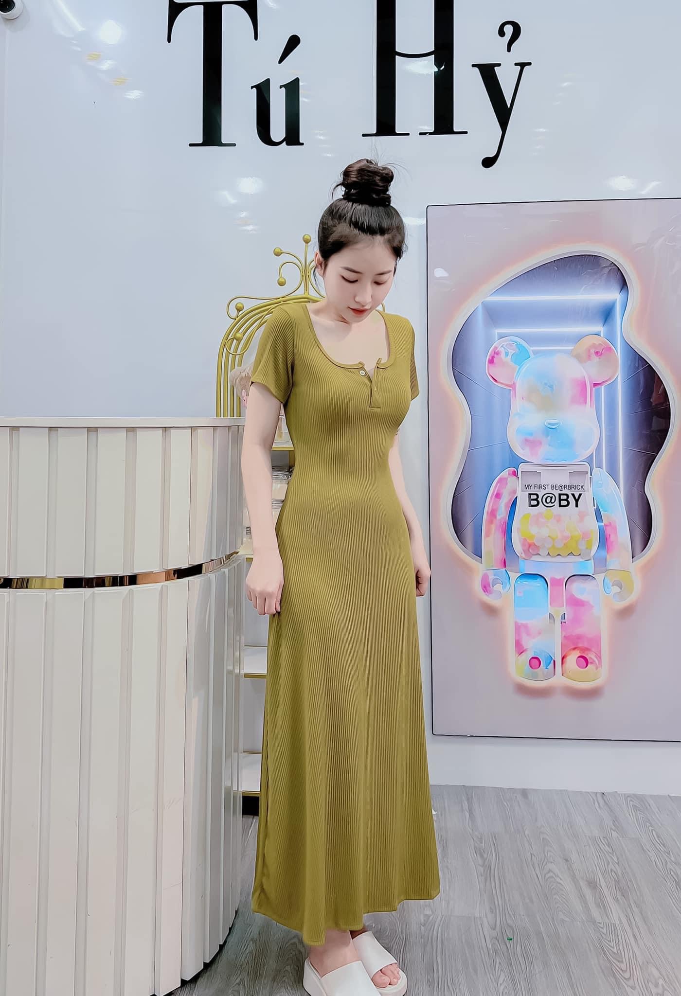 Top 11 đầm cổ yếm dáng dài đẹp nhất hiện nay