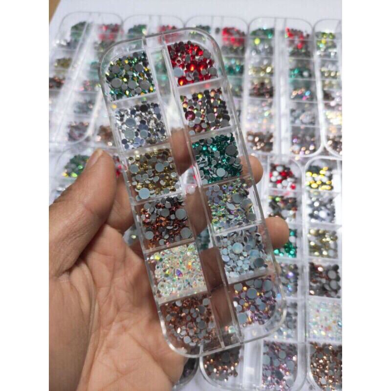 Khay đá chân keo YBH mix màu mix size 12 ô hộp nhỏ 1441 viên đá siêu sáng