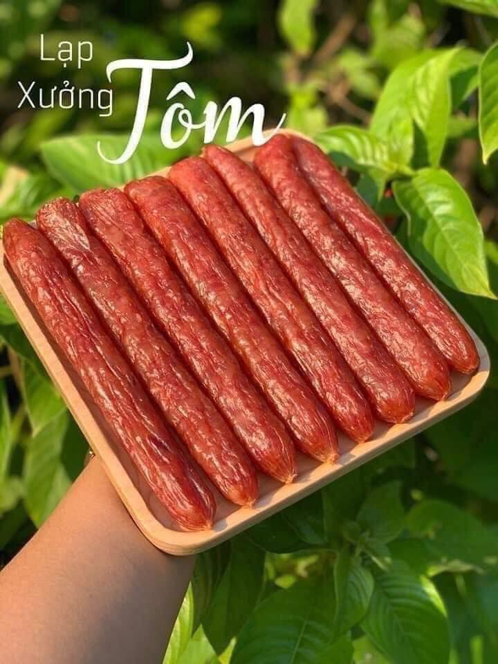 Gói 500g lạp xưởng tôm loại ngon hút chân không