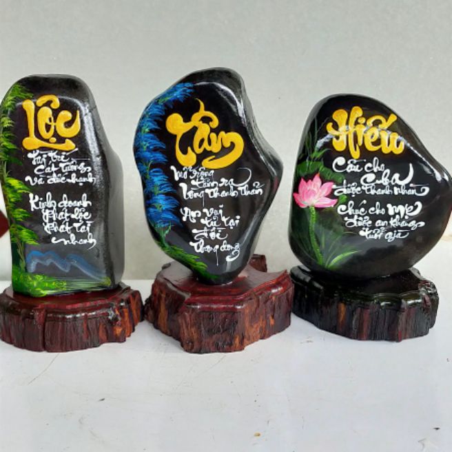 Thư pháp trên đá đen tự nhiên,(compo bộ 3viên Lộc tâm Hiếu),(mỗi viên KL:2-2.5kg, C:18-20cm,R:10-12cm),giao theo mẫu bài đăng, viết  chữ thư pháp theo yêu cầu của khách hàng ...( TPTD01)