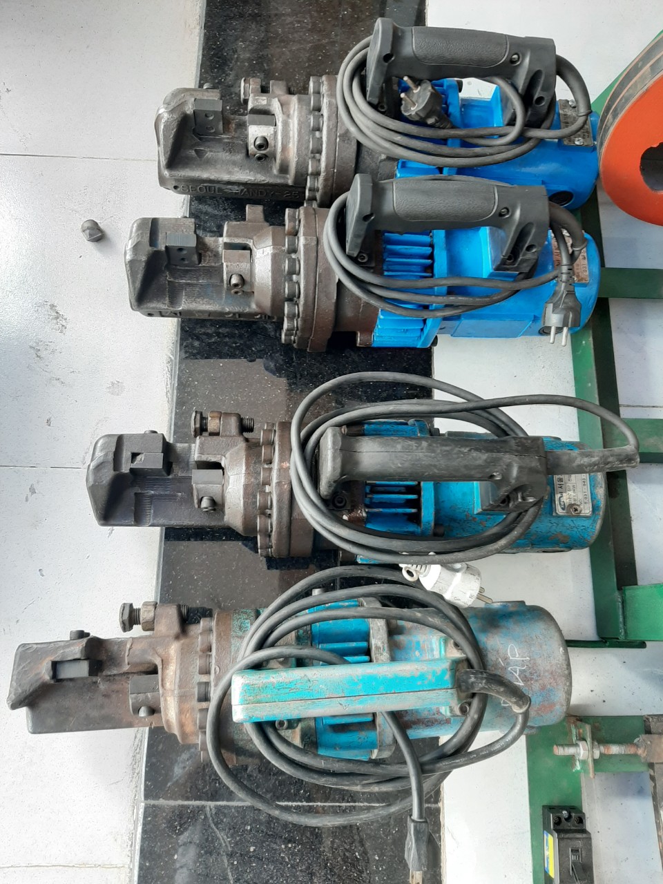 MÁY CẮT SẮT THỦY LỰC HÀN QUỐC D-25