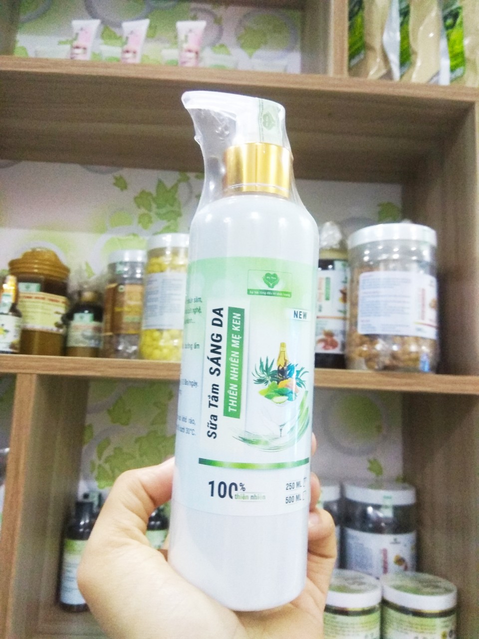 Sữa tắm sáng da mẹ Ken (250ml) , dùng để tắm hàng ngày. 1 – 2 lần/ngày, công dụng làm sạch, sáng mịn da, dưỡng ẩm và làm trắng da
