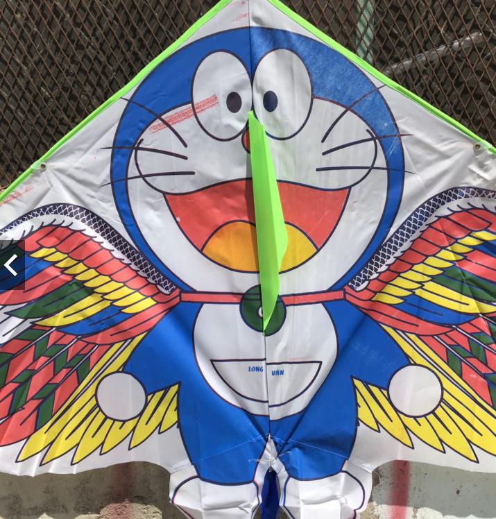 [HCM]Diều vải hình Doremon lớn 80k / combo (1diều +1 tay cầm chỉ )