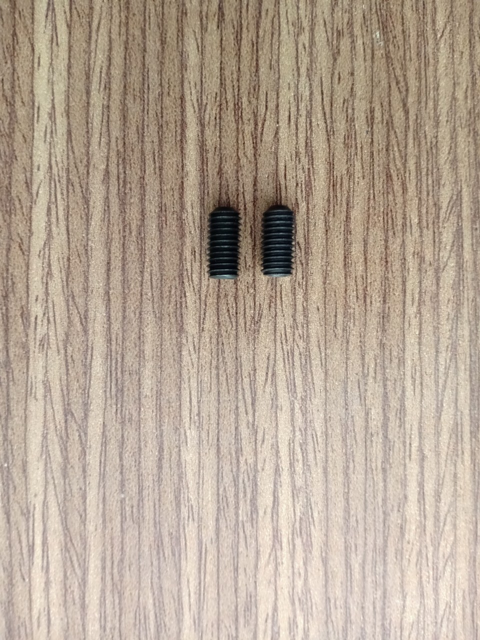 1 BỊCH 25 CON BULONG LỤC GIÁC THÉP ÂM 5x10 M.E HOÀNG KHANG