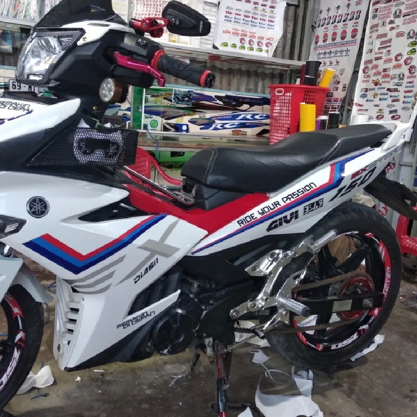 Tem rời exciter 150 ex 150 BMW dán xe trắng