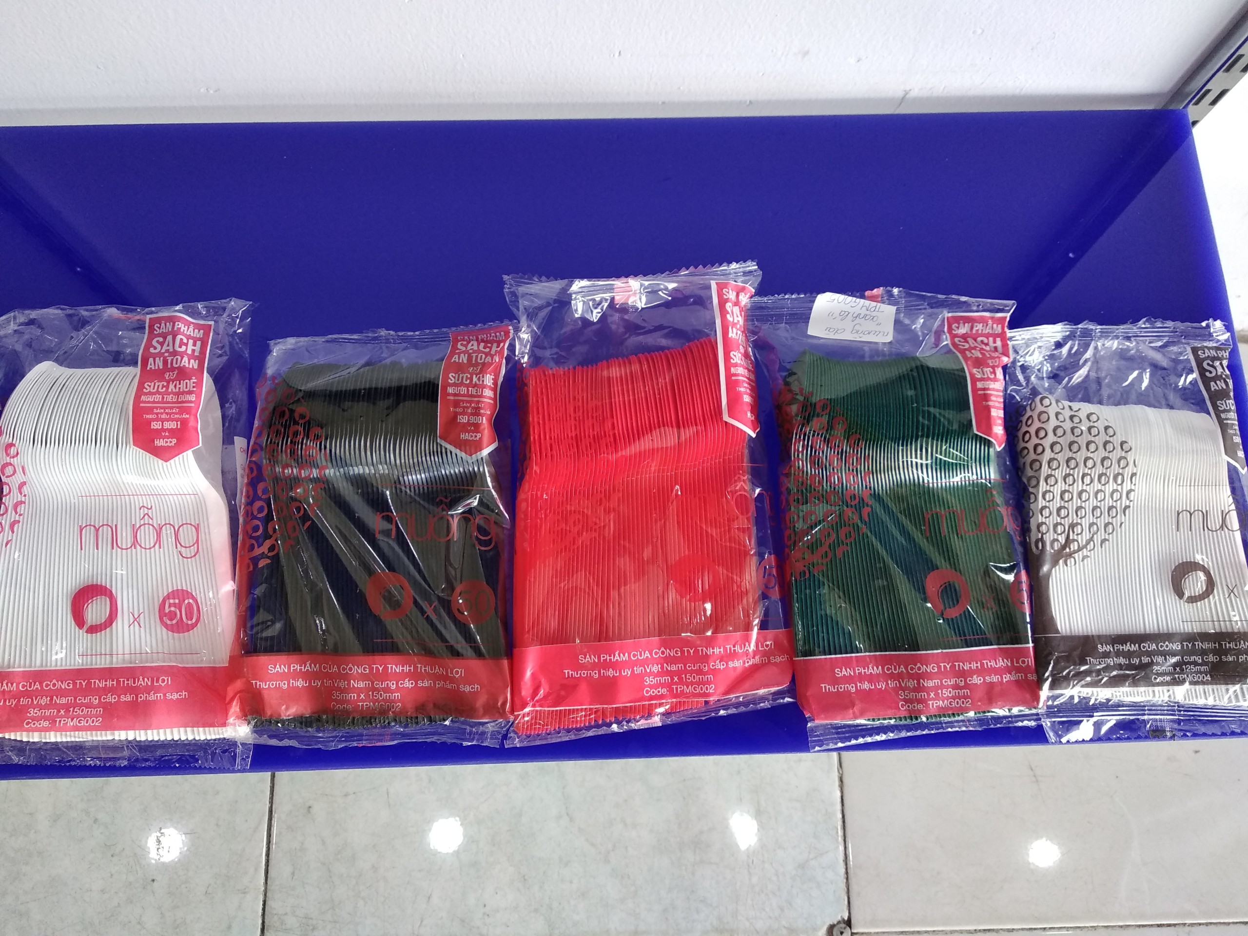 Set 5 gói muỗng nhựa trắng Thuận Lợi