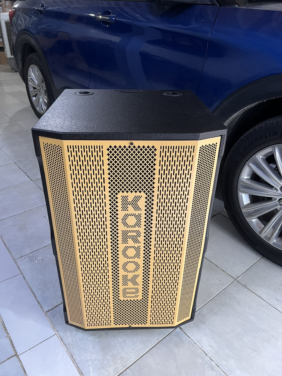 Vỏ thùng loa kéo 4 tấc đơn 1 bass 40 và 1 chép kèn 1 loa mid 16