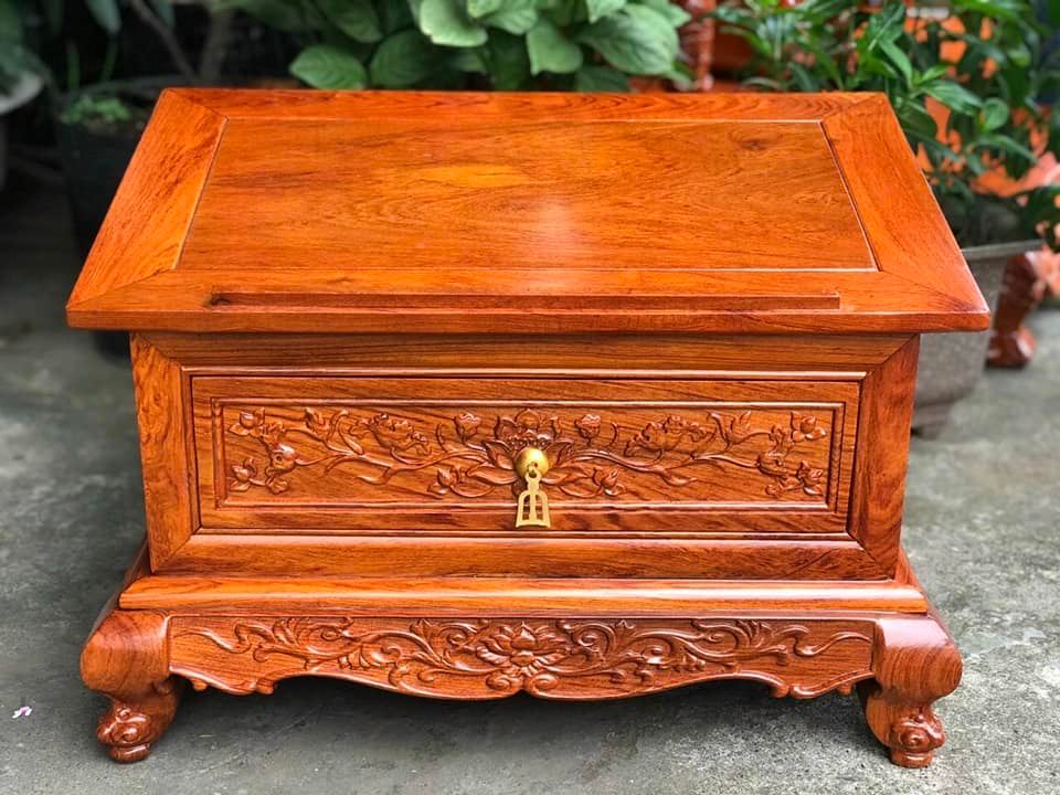 bàn tụng kinh gỗ hương đá kích thước dài 56 sâu 37 cao 38 cm.