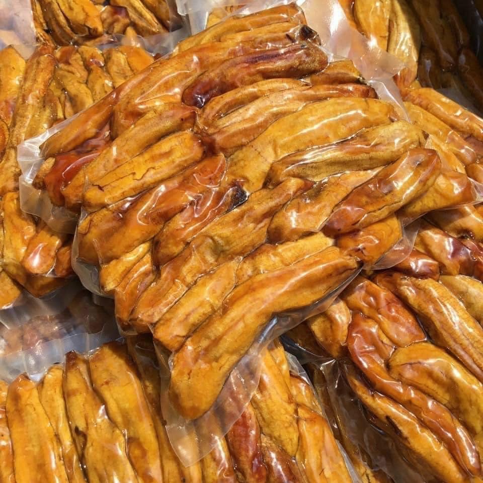Chuối sứ sấy dẻo nguyên trái - túi hút chân không 500g - đặc sản cà mau