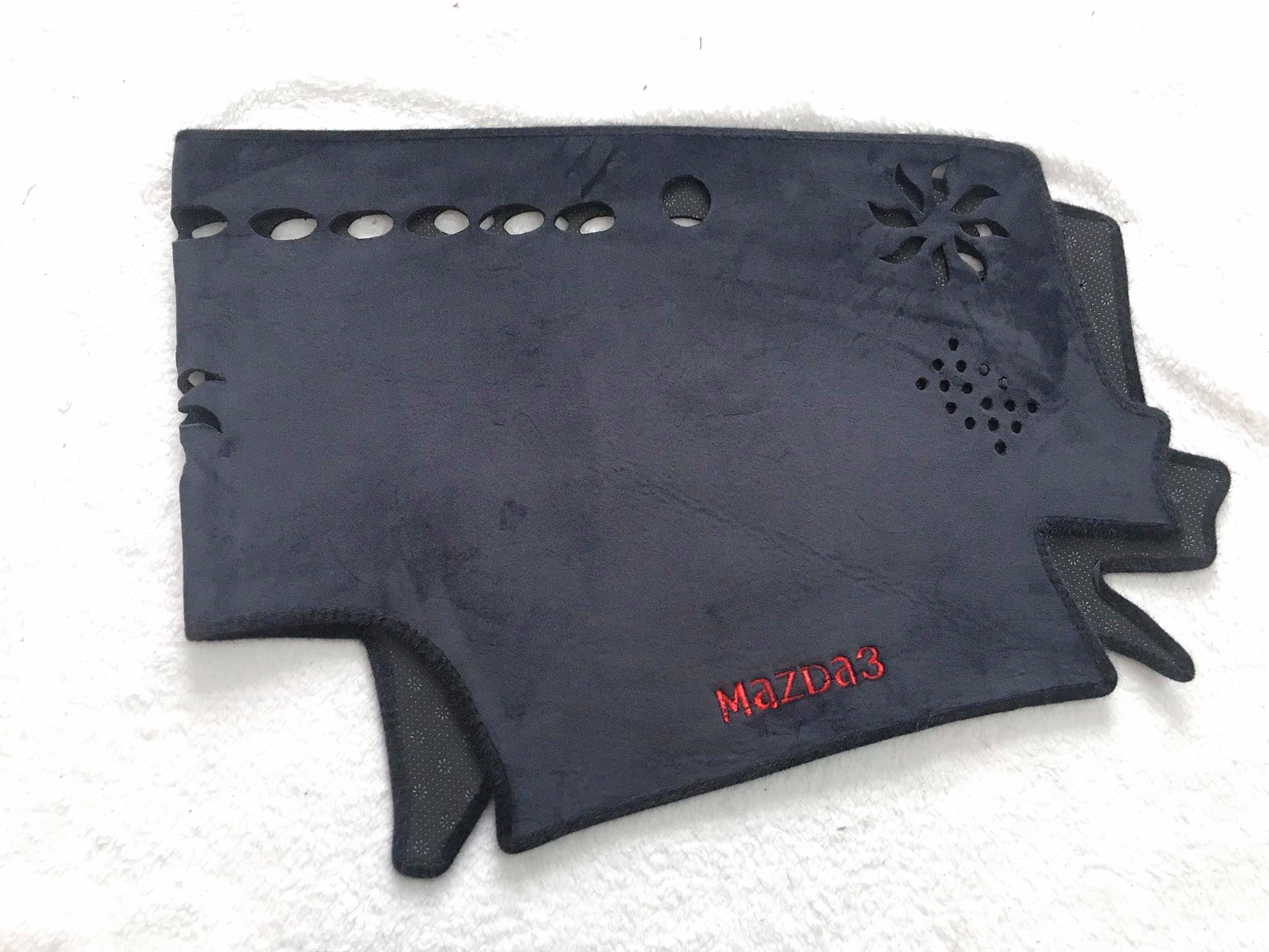 Thảm Taplo Xe Mazda 3 2018 2019 2020 2021 2022 Mẫu Nhung Lông Cừu Cao Cấp Có Đế Chống Trượt