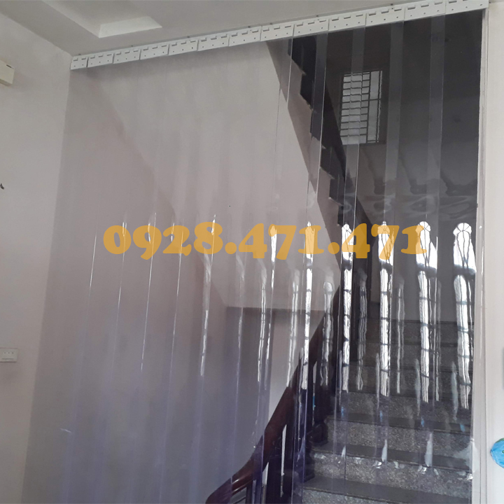Tấm nhựa chắn điều hòa cho cửa cao 2.2m độ dày 2mm.