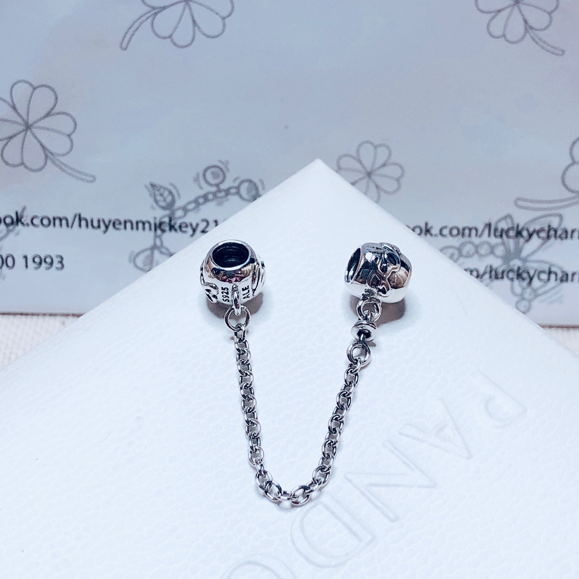 Charm xích chặn Forever Family bạc 025