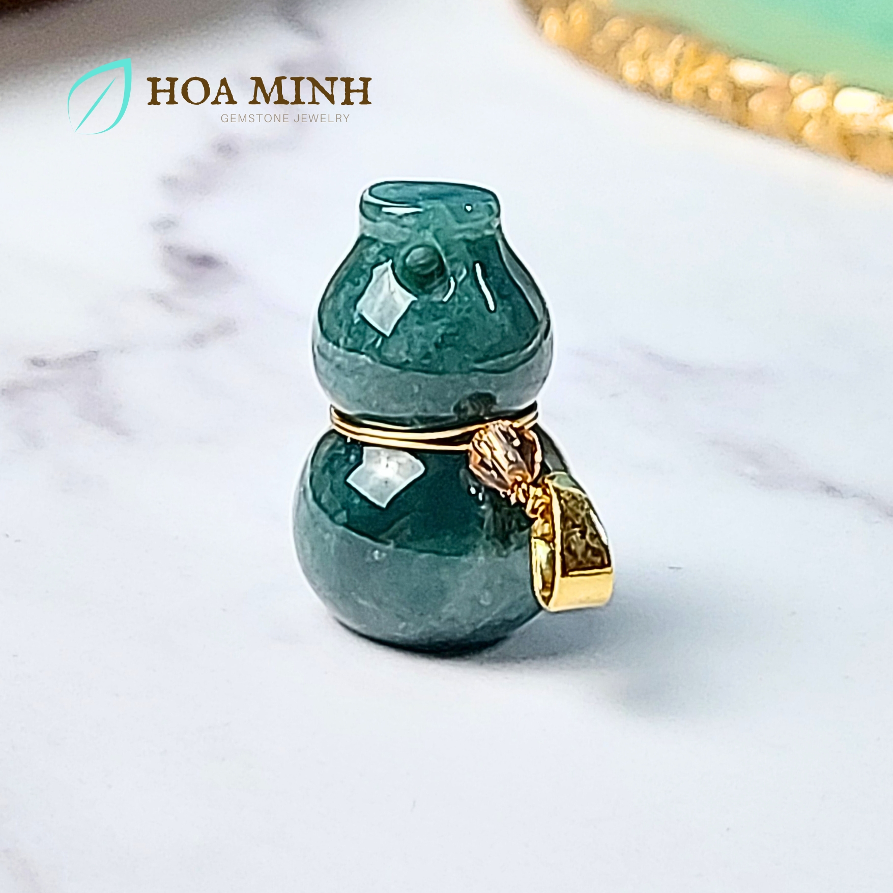 Mặt dây chuyền đá Cẩm Thạch lam ngọc kiểu hồ lô tài lộc móc xi vàng size 12.5 x 21mm C0224 Hoa Minh Gem