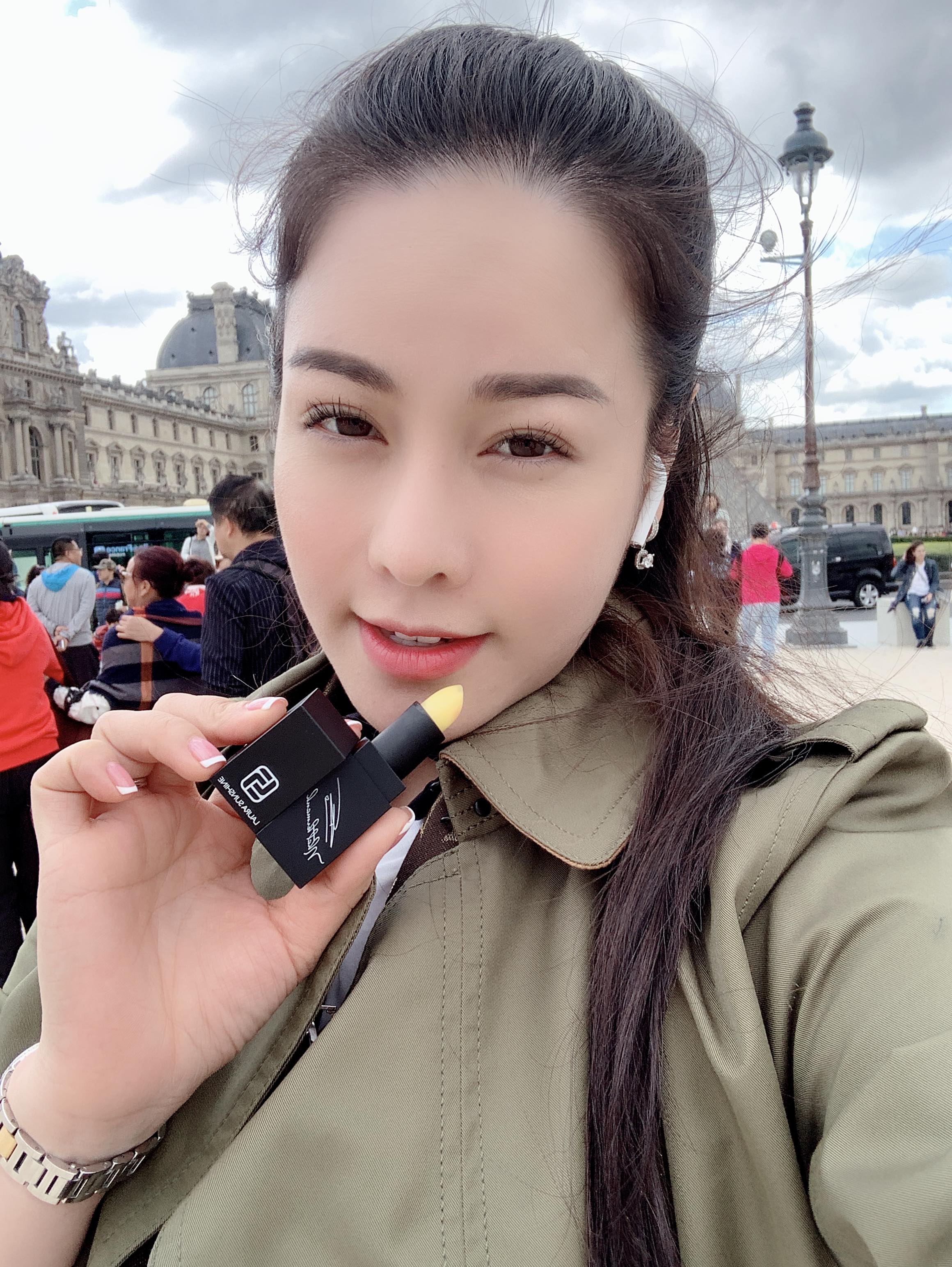 Son dưỡng môi Laura Sunshine Lip Balm Nhật Kim Anh