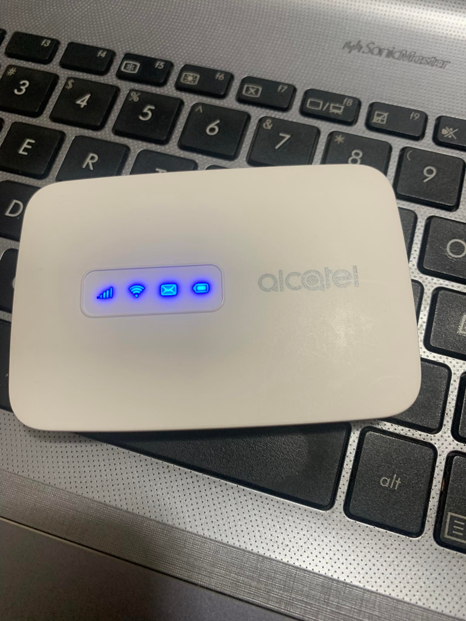 Bộ Phát Wifi 4G Alcatel MW40 Tốc Độ 150Mbps Pin 1800mah hàng mới