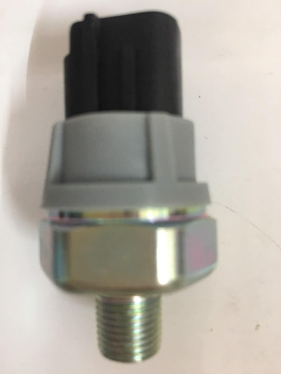 Cảm biến áp suất dầu/ nhớt toyota innova 83530-60020-yazaki, 83530-28020-denso