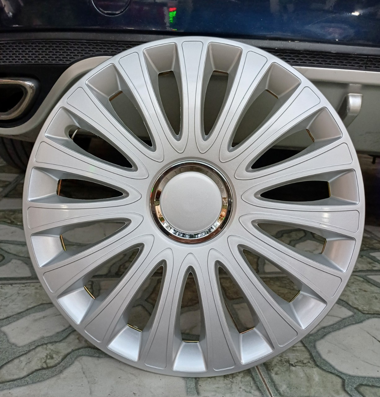 Ốp lazang ô tô R14, R15, R16 inch lắp cho xe mâm sắt, ốp thể thao giả đúc bền bỉ với thời gian.
