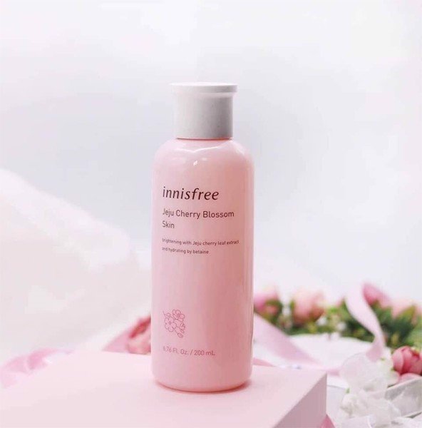 Nước hoa hồng Innisfree Jeju Cherry Blossom Skin 200ml