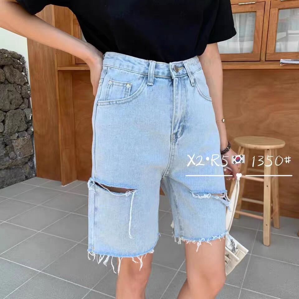 Quần jeans ngố rách hông cá tính