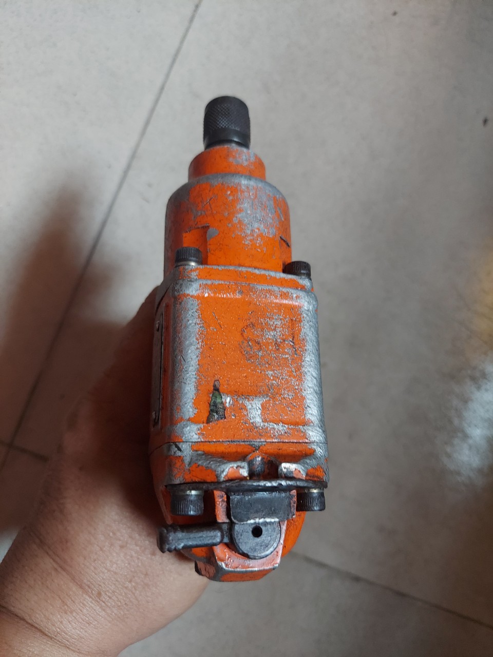 Máy bắn vít bằng hơi đầu 6mm hàng nhât bãi