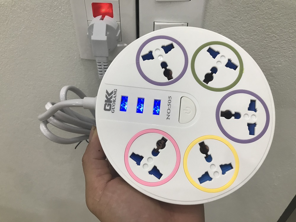 Ổ cắm điện đa năng có USB sạc điện thoại
