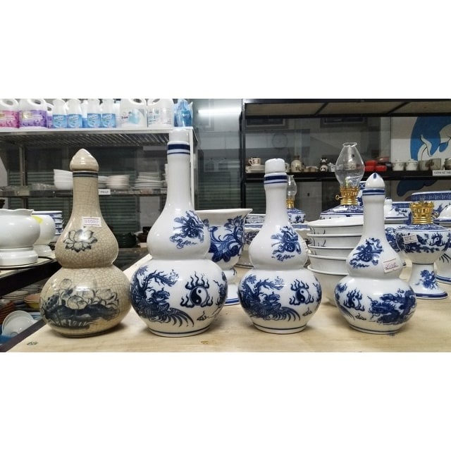 Nậm thờ men lam