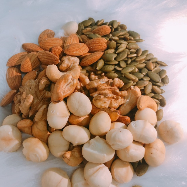 Hộp 500gr hạt mix 5 loại hạt rang sẵn