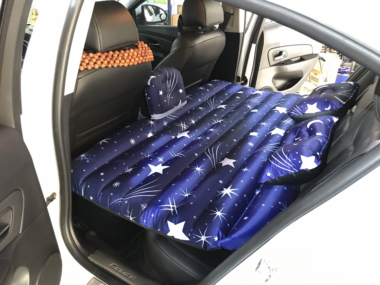 Đệm hơi ô tô vải dù Oxford có họa tiết sao trang trí, Chân đệm rời dùng được cho tất cả các dòng xe oto