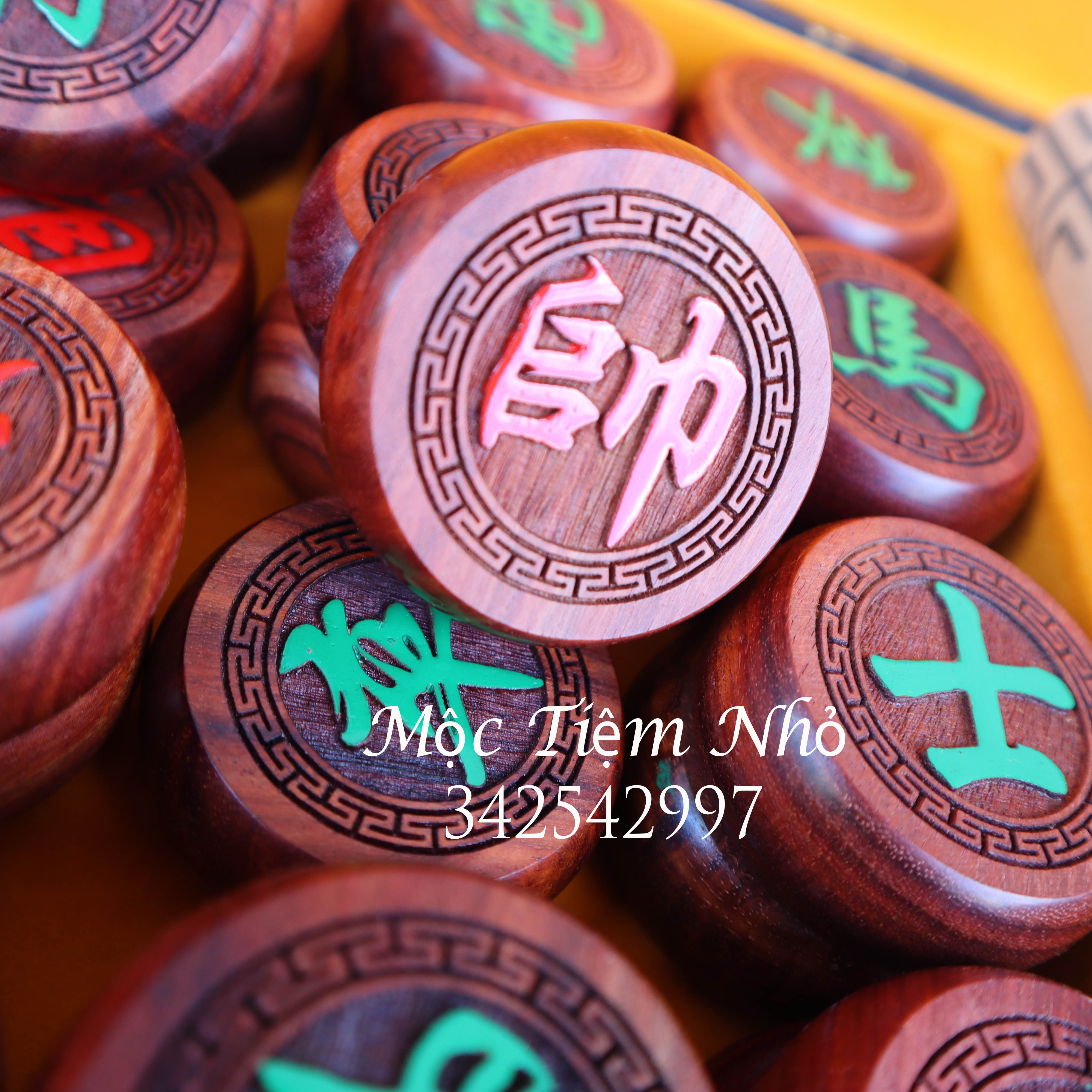 Bàn cờ tướng gỗ hương nguyên khối vali cờ