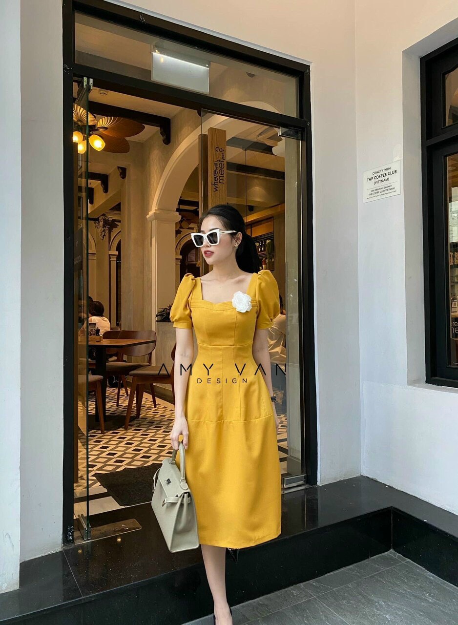 Đầm vintage voan vàng đính hoa trước ngực cổ vuông thanh lịch TTSA0998
