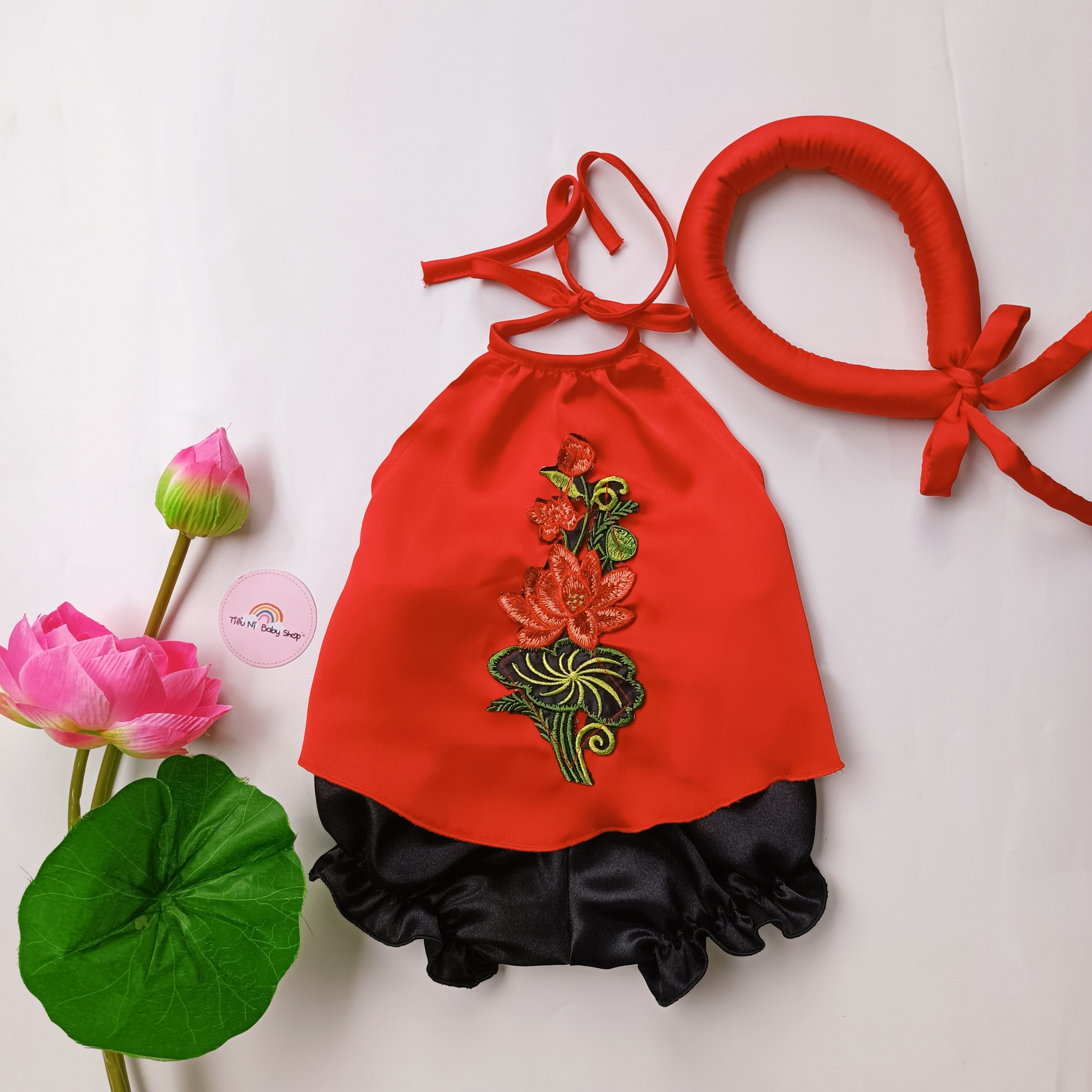 Yếm đào tết, yếm cô tấm cho bé gái, bé sơ sinh . yếm lụa hoa thêu mềm mịn- màu đỏ