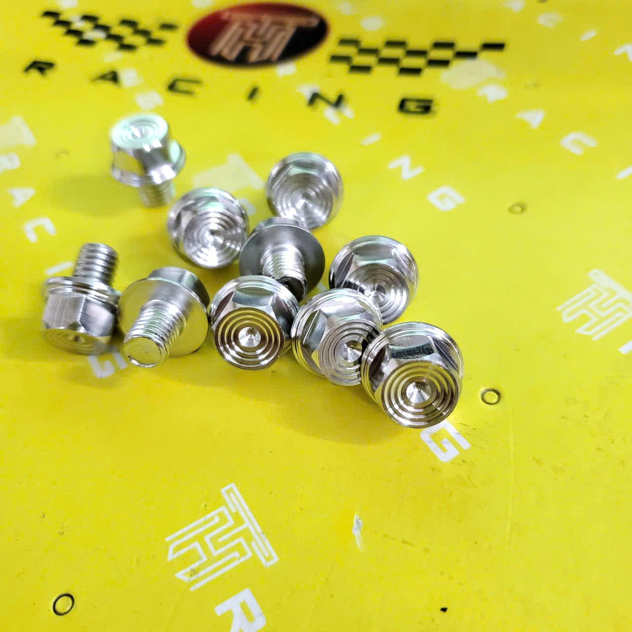  Ốc Salaya Inox 304 8li đầu trụ V2 lắp chân kính Xe điện Cup 78 67,xe điện SM Xanh,.... GIÁ BÁN 1 CON  