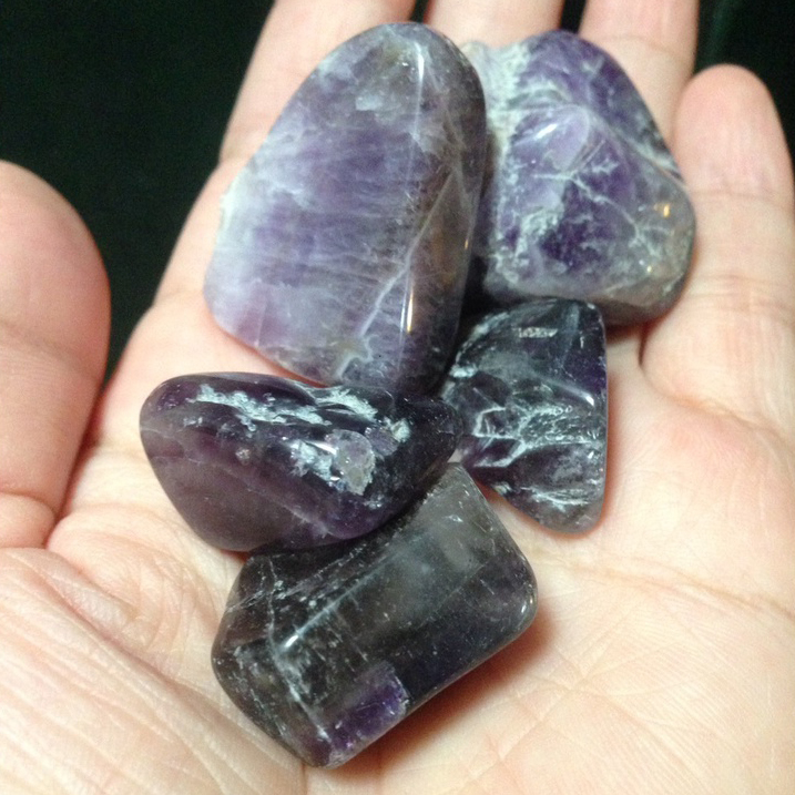 1 Viên đá hạt Màu Tím Amethyst hàng tự nhiên size 3-5cm