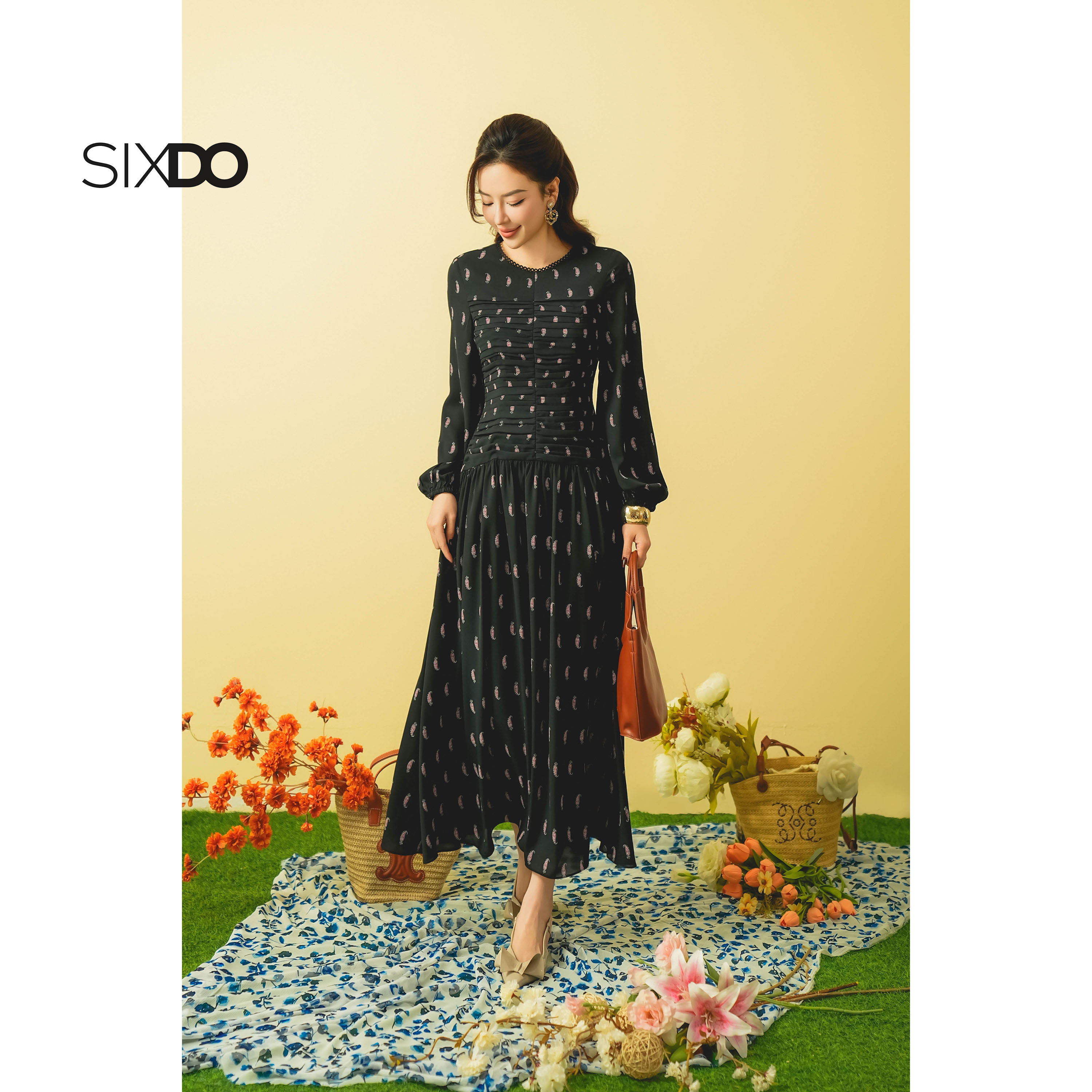 Đầm đen midi chiffon nhúm ngực dài tay SIXDO (Black Chiffon Flared Dress)