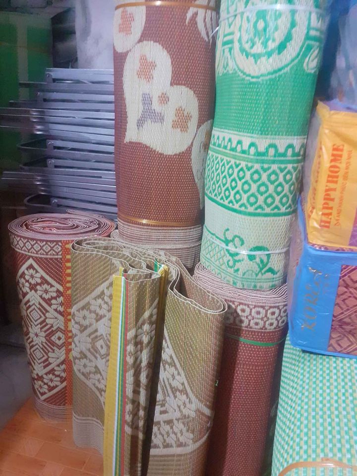 Chiếu nhựa ăn cơm 1m8x2m giao mầu ngẫu nhiên