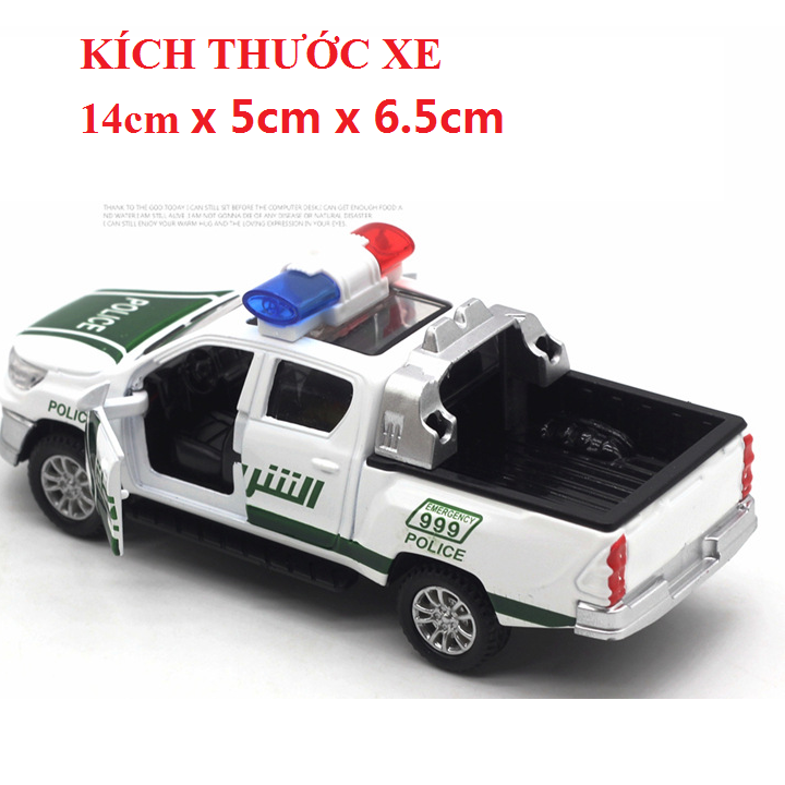 Xe ô tô cảnh sat màu xanh lá có 2 đèn nháy và âm thanh