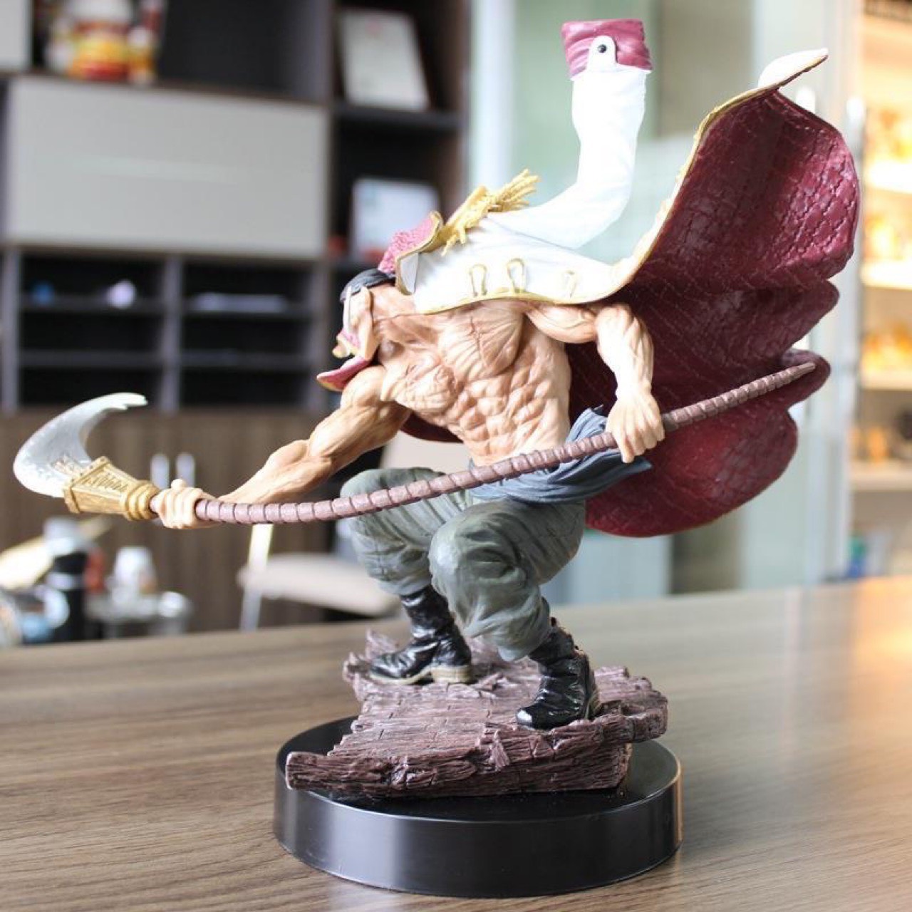 Mô hình Edward Newgate Cao 24cm - OnePiece