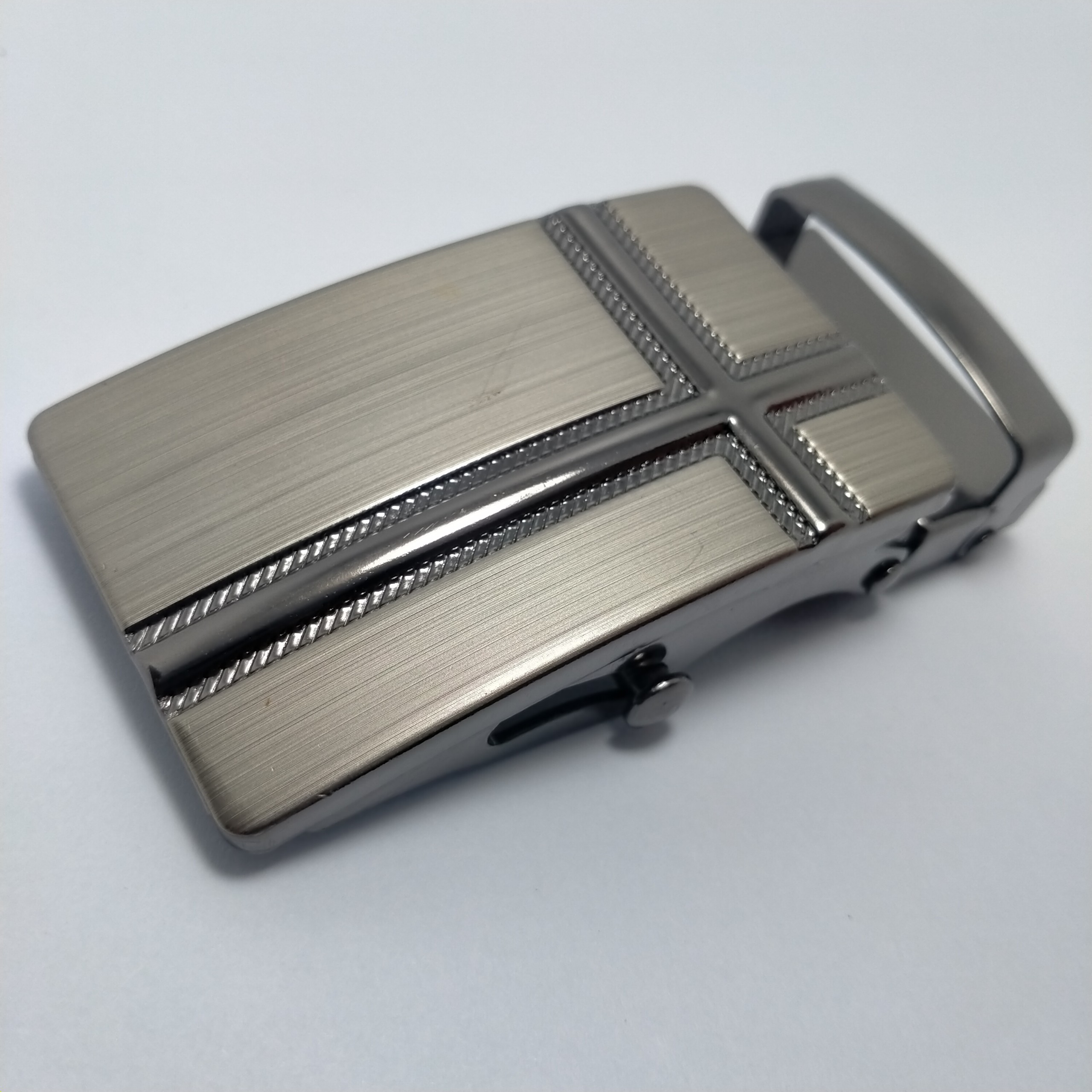 Mặt Khóa Thắt Lưng Con Lăn Dùng Cho Dây Trơn Không Có Rãnh Răng Cưa Mặt Khóa Dây Nịt Lăn Rộng 3.8cm Phù Hợp Với Dây Rộng 3.5-3.7cm Bút Dây Nịt Được Phủ Lớp Chống Gỉ Cao Cấp Sang Trọng Và Được Bảo Hành Tận 12 Tháng