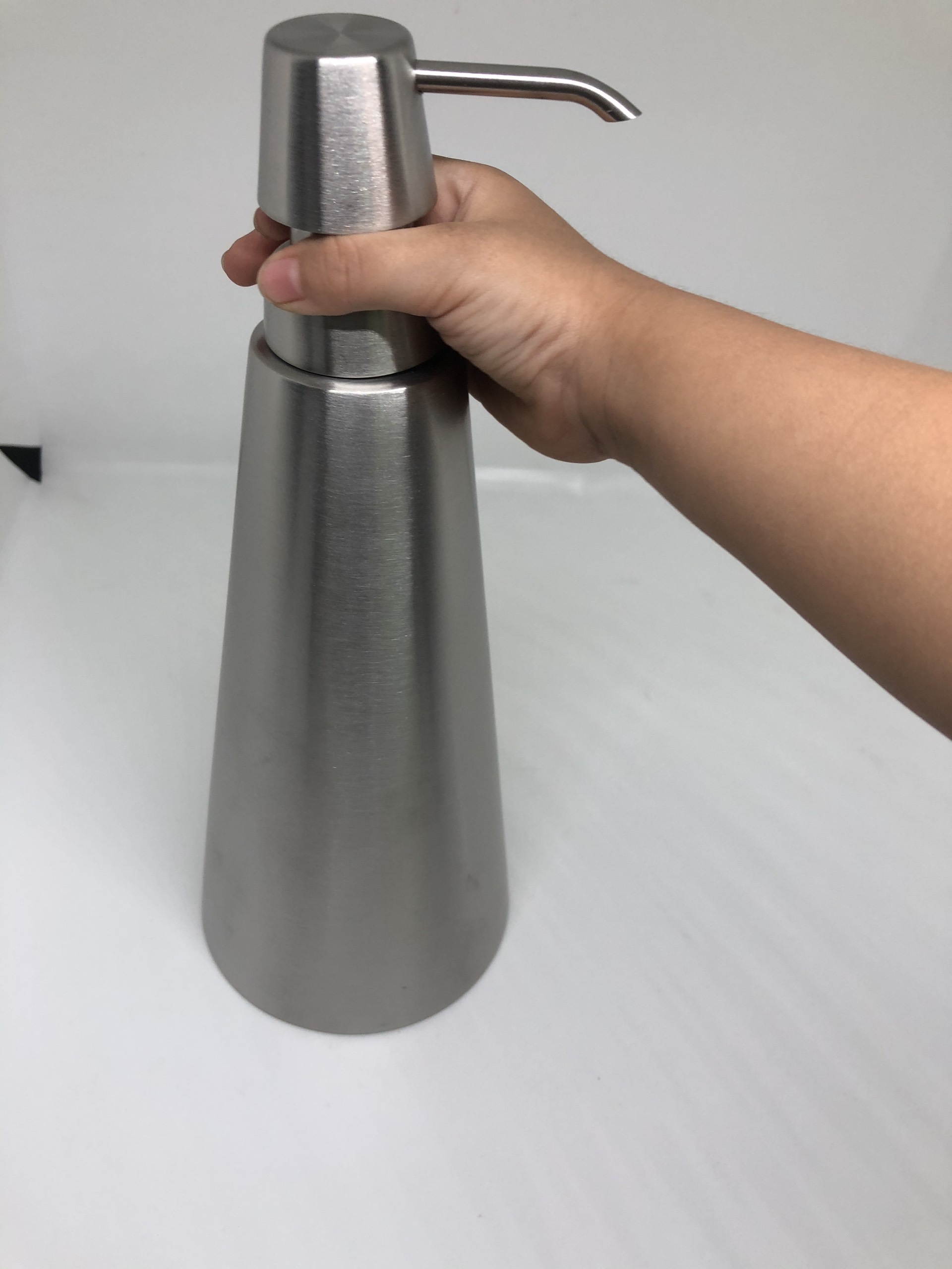 Bình inox 304 đựng xà phòng rửa tay, dầu gội, sữa tắm, nước rửa chén tiện lợi an toàn 500ml & 750ml Hcm