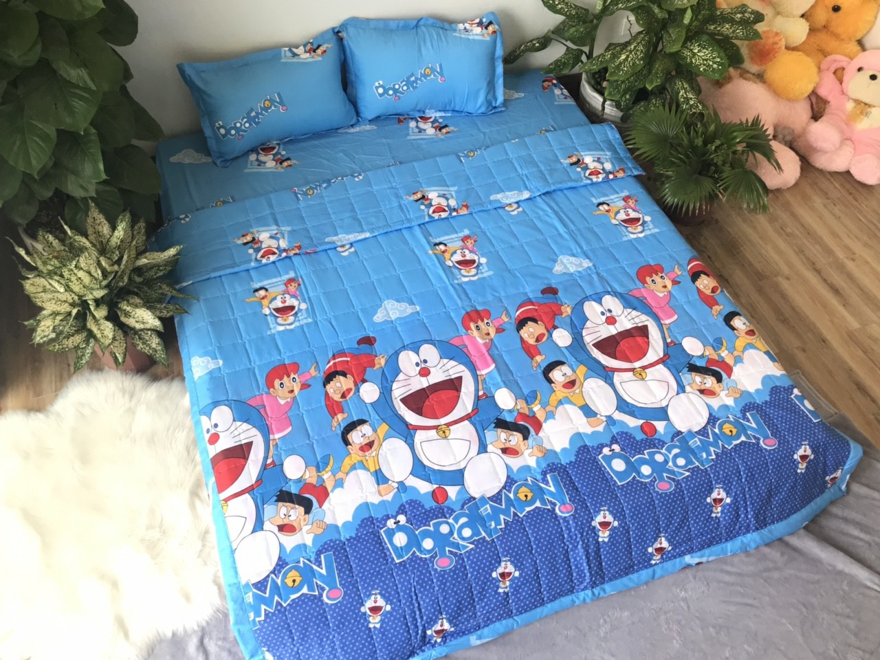 Bộ chăn hè 5 món mẫu doremon đáng yêu ( gồm 1 ga + 1 chăn hè chần bông + 2 vỏ gối + 1 vỏ gối ôm) mã CP17