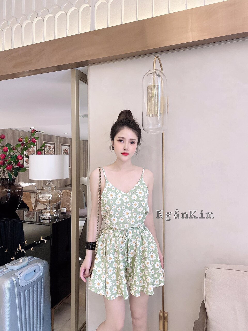 Set bộ lụa 2 dây phối cúc họa mi & quần ngắn xếp ly trẻ trung thoải mái.qc