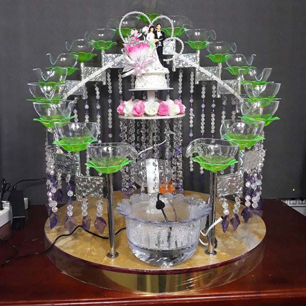 Tháp Lý Đám Cưới Cô Dâu Chú Rễ