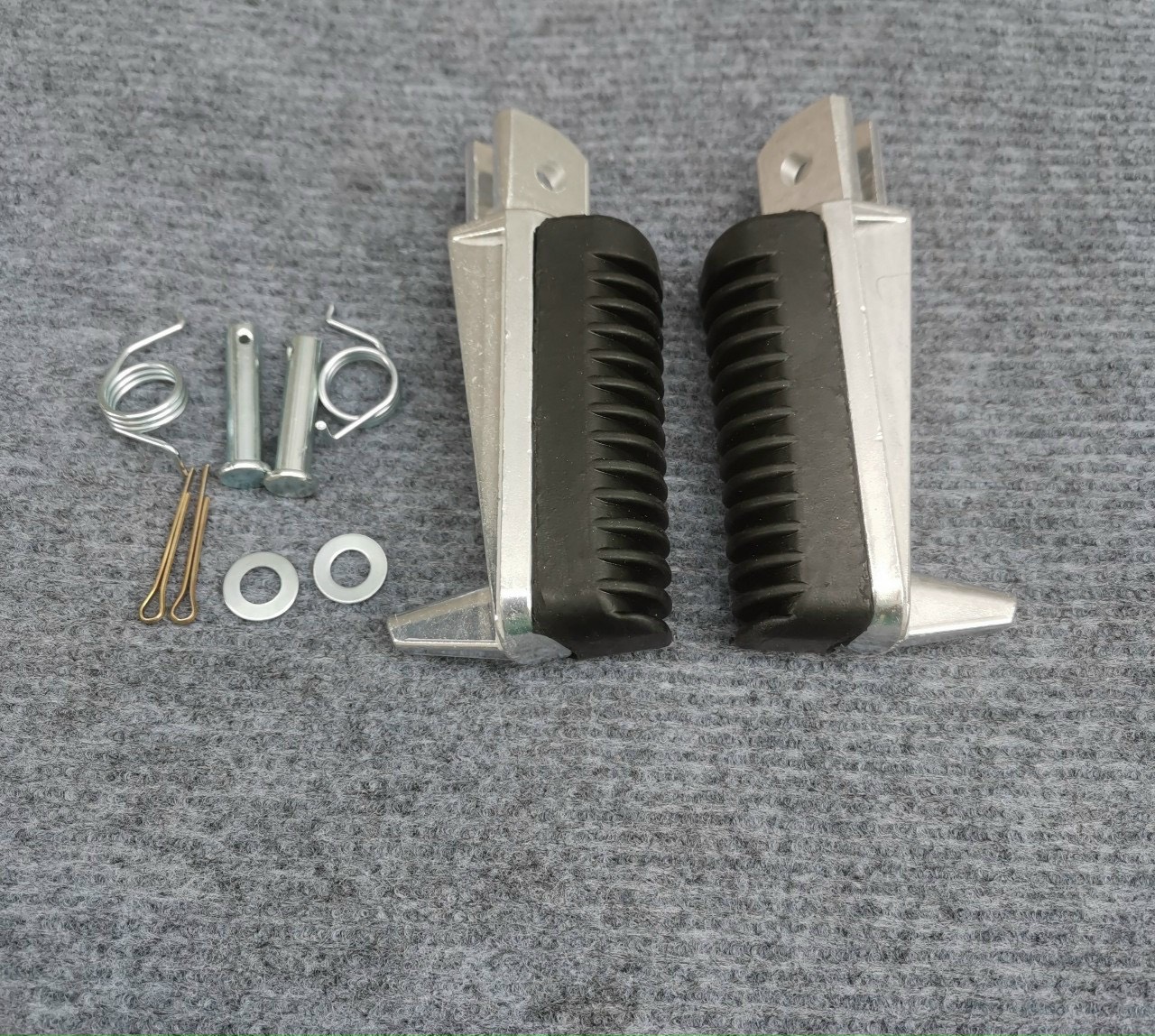 Gác chân trước xe exciter 150 và 155 giả zin