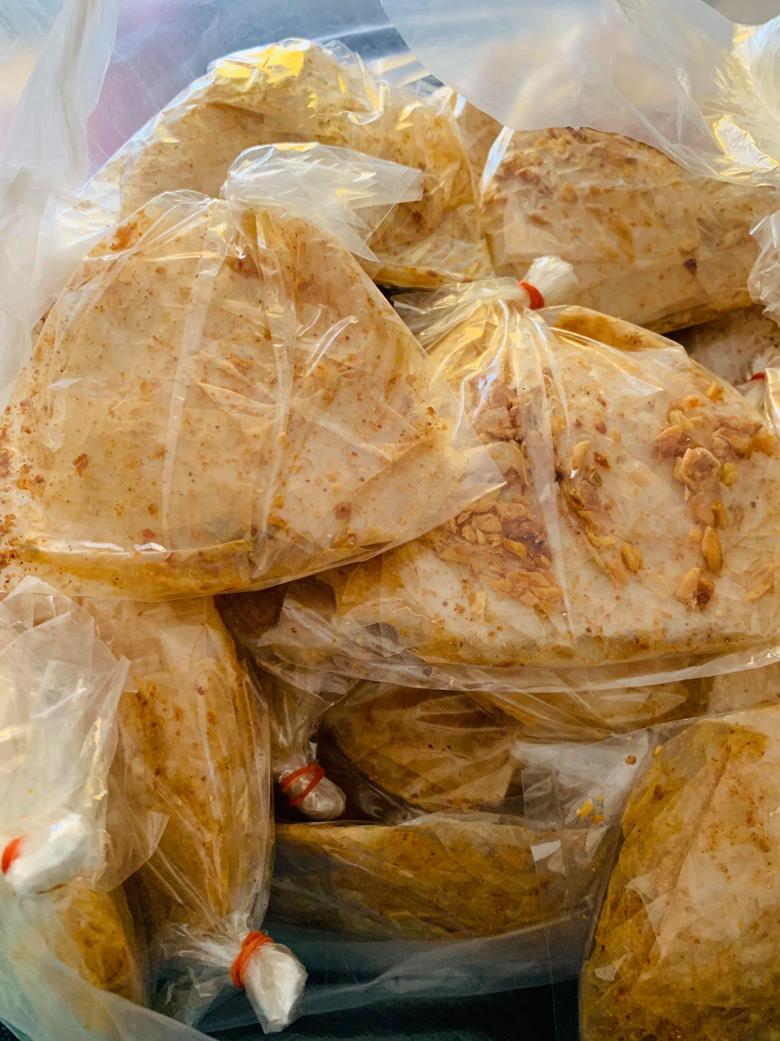Bánh tráng muối tỏi chay cực thơm ngon