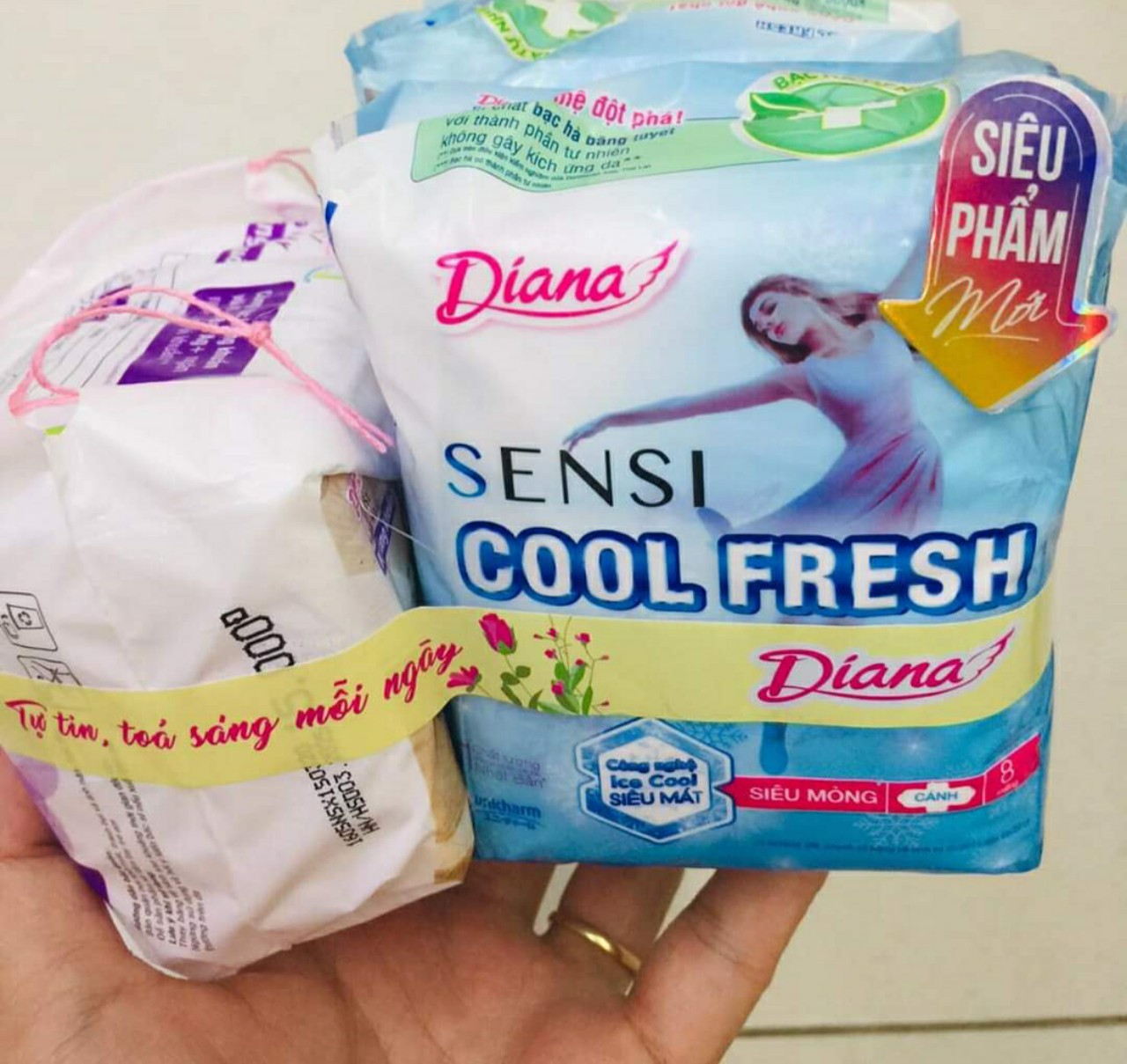 combo 6 Băng vệ sinh Diana Sensi Cool Fresh siêu mỏng cánh 8 miếng tặng 3 BVS hàng ngày 20M