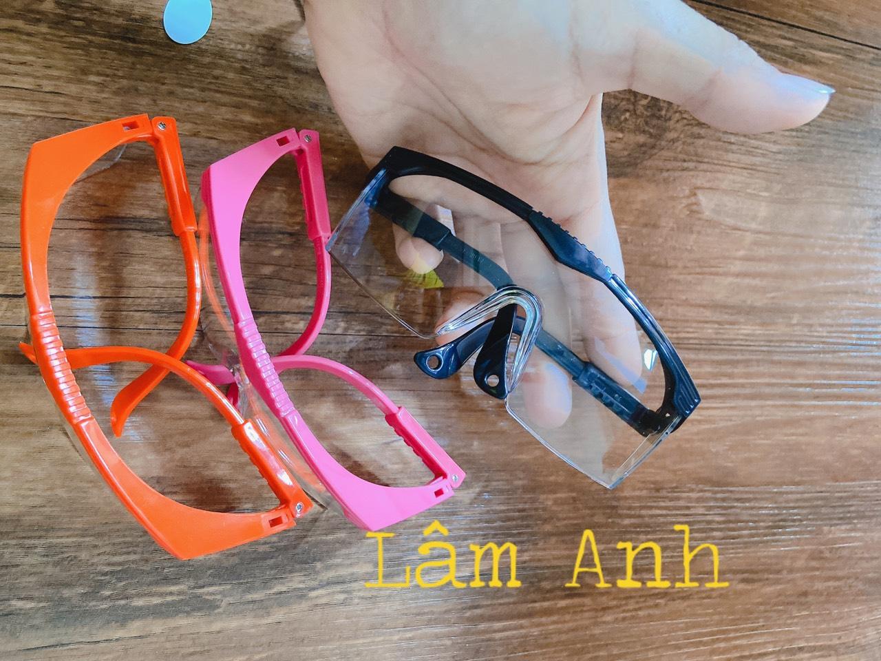 Mắt kính bảo hộ cho bé