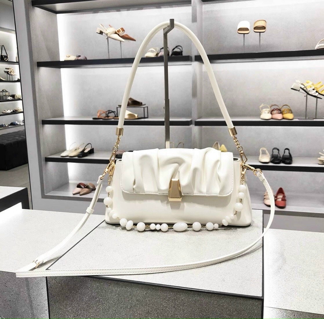 Túi xách nữ đeo được 2 kiểu C.N.K Like Auth 1:1   -Charles & Keith Cloud handle Bag-