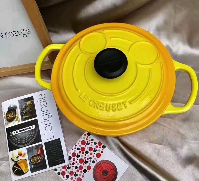 Nồi Le Creuset - thương hiệu Pháp nắp hình micky nồi gang tráng men đường kính 18cm  cao 9cm và dung tích 1.8L Sử dụng cho tất cả các loại bếp và lò nướng, bản giới hạn ngưng sản xuất tại Gia dụng Smarthome