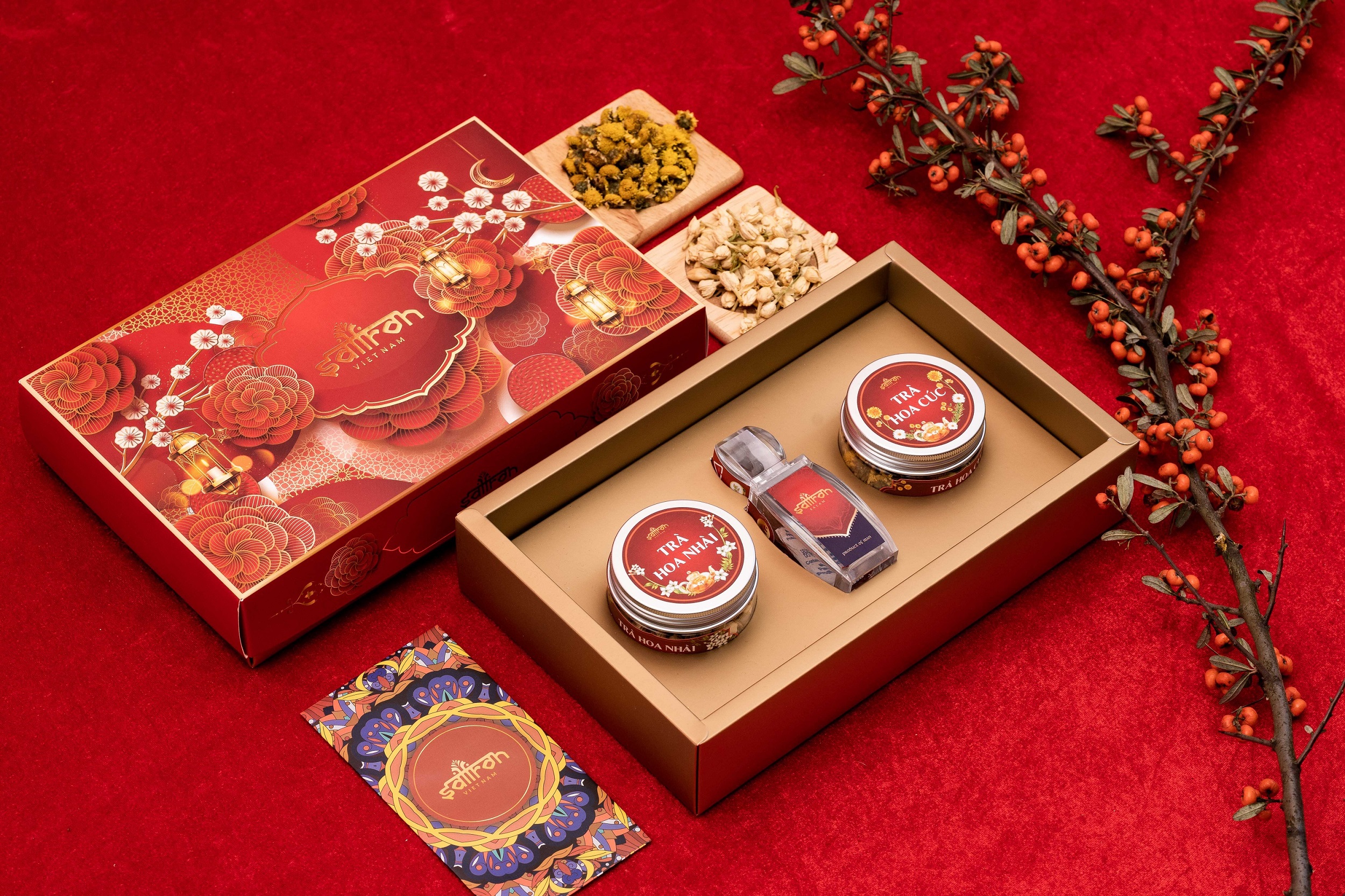 Set quà 2023 Nhụy hoa Nghệ tây Saffron Salam táo đỏ và trà hoa cao cấp