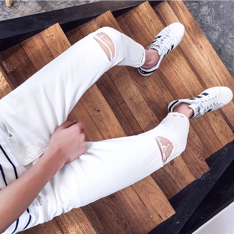 Quần jean trắng rách gối